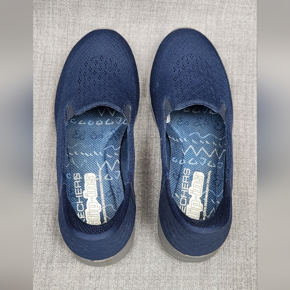 Skechers Slip-on Navy Blue Lightweight Walking Sneakers. 8 Women - Picture 6 of 10